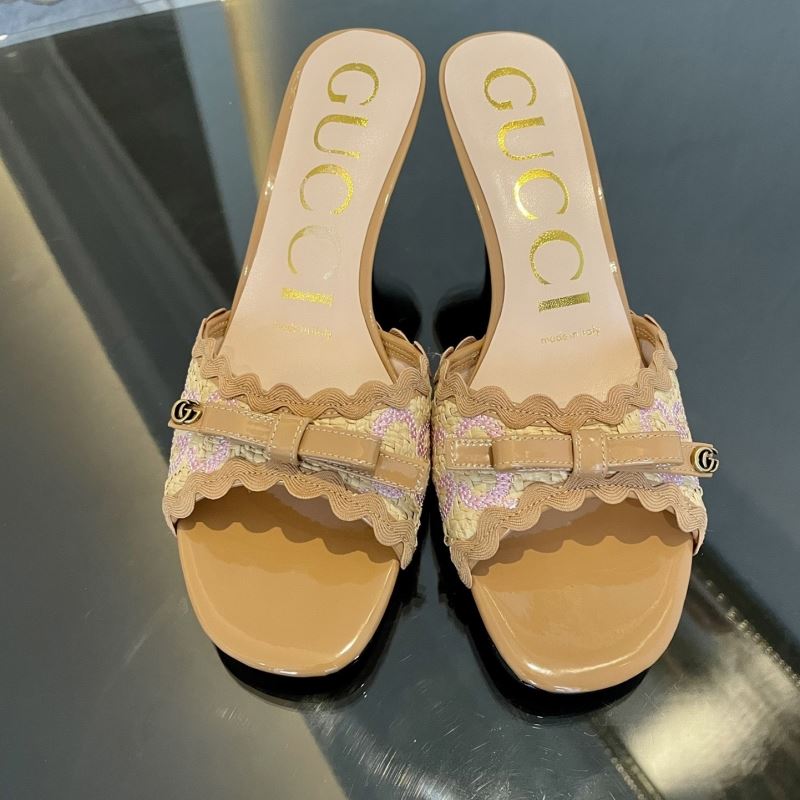 G*u*i sandals